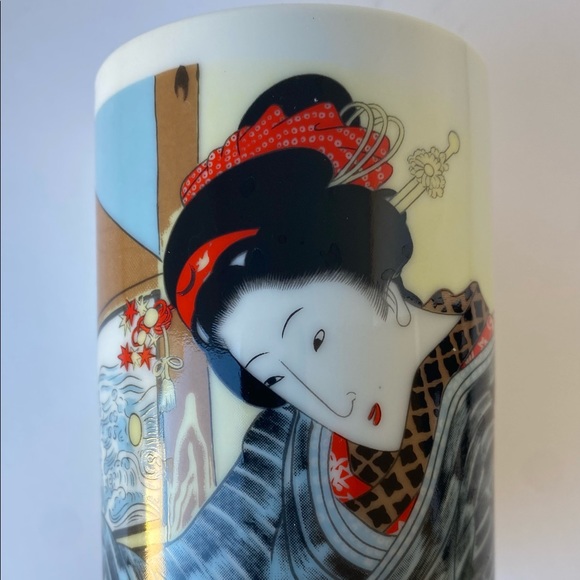 Vintage Set of 4 Japanese Geisha Porcelain Sake/Tea Cups - Picture 3 of 11